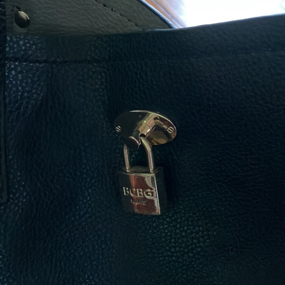 BCBG PARIS BLACK & GOLD TOTE WITH TURN BUTTON FASTENER WITH TAUPE LINING - Picture 4 of 9